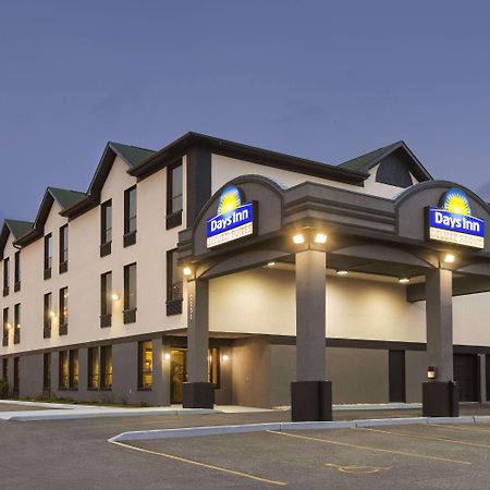 Days Inn By Wyndham Toronto East Lakeview Bagian luar foto