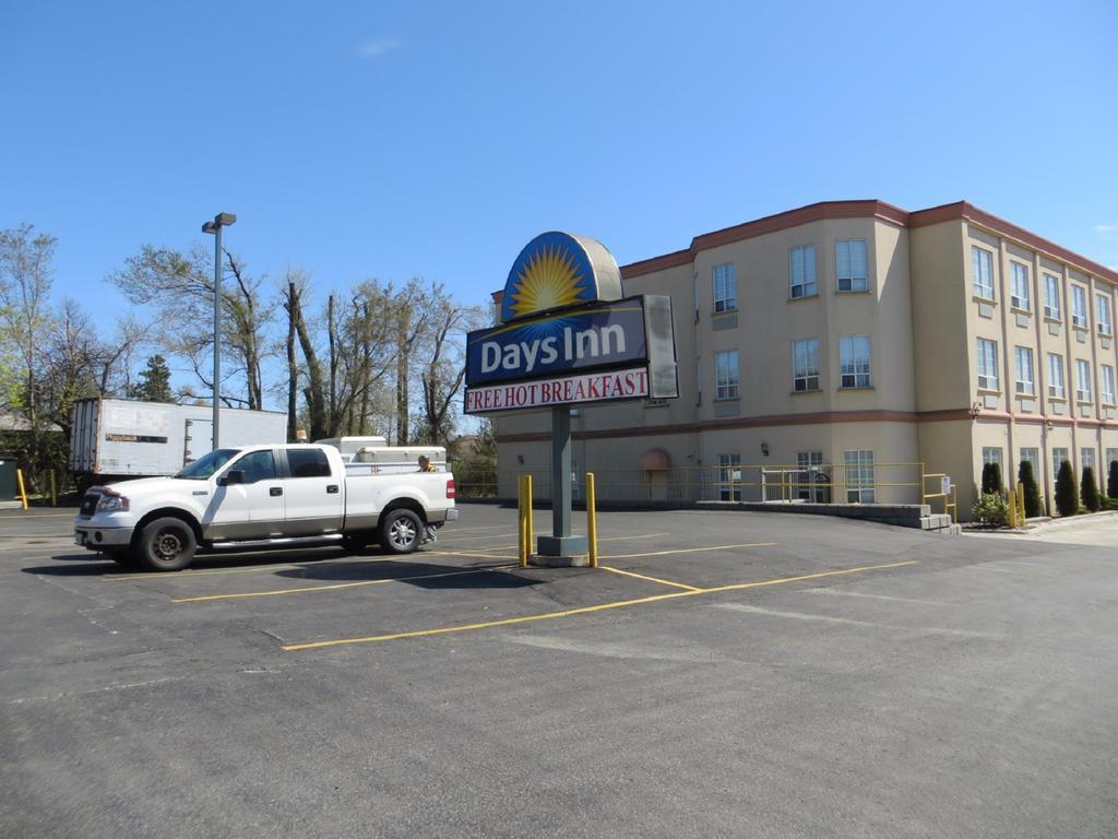 Days Inn By Wyndham Toronto East Lakeview Bagian luar foto