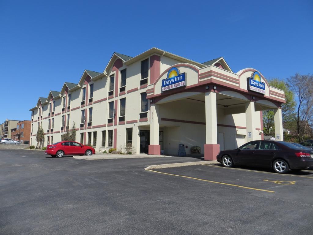 Days Inn By Wyndham Toronto East Lakeview Bagian luar foto