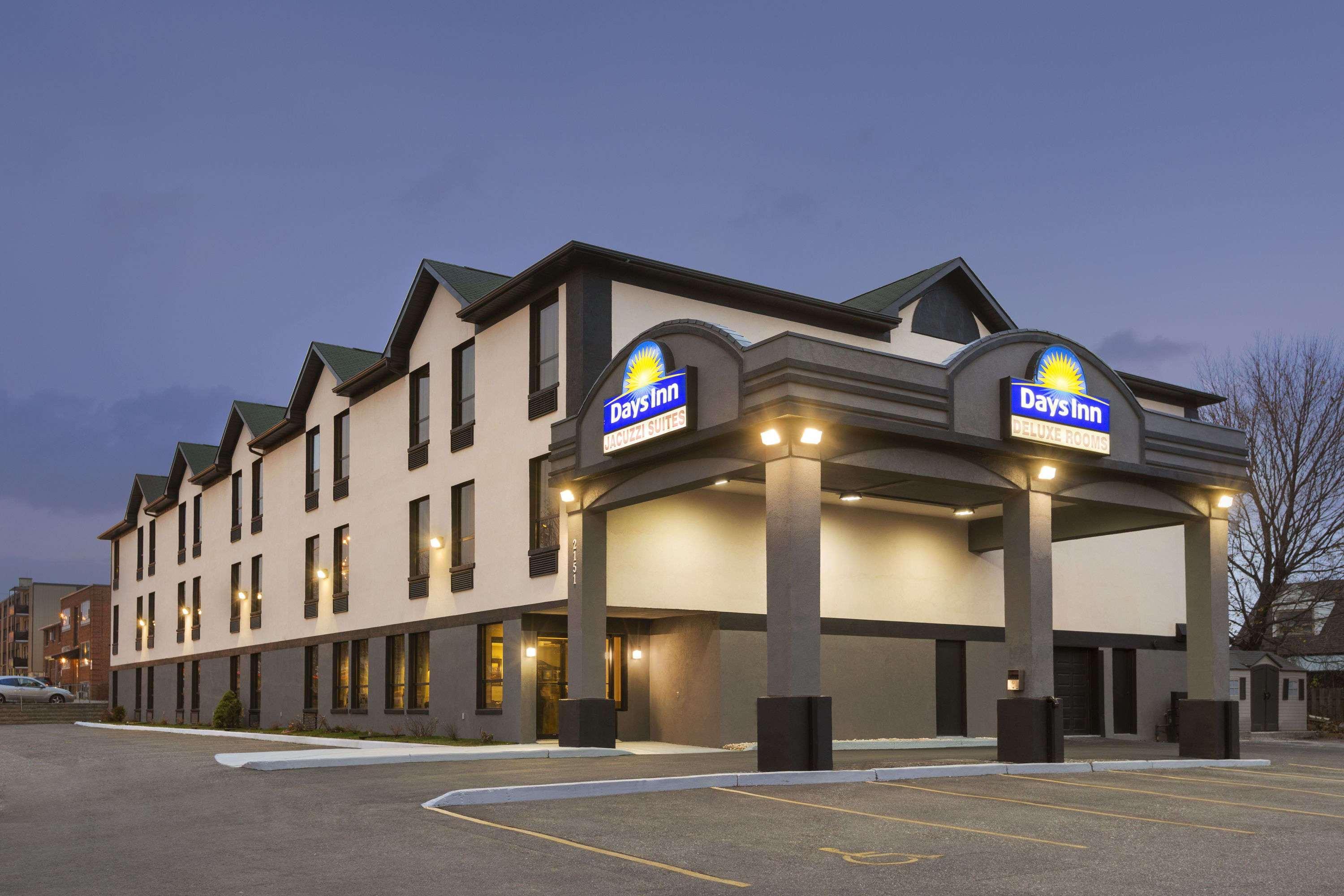 Days Inn By Wyndham Toronto East Lakeview Bagian luar foto