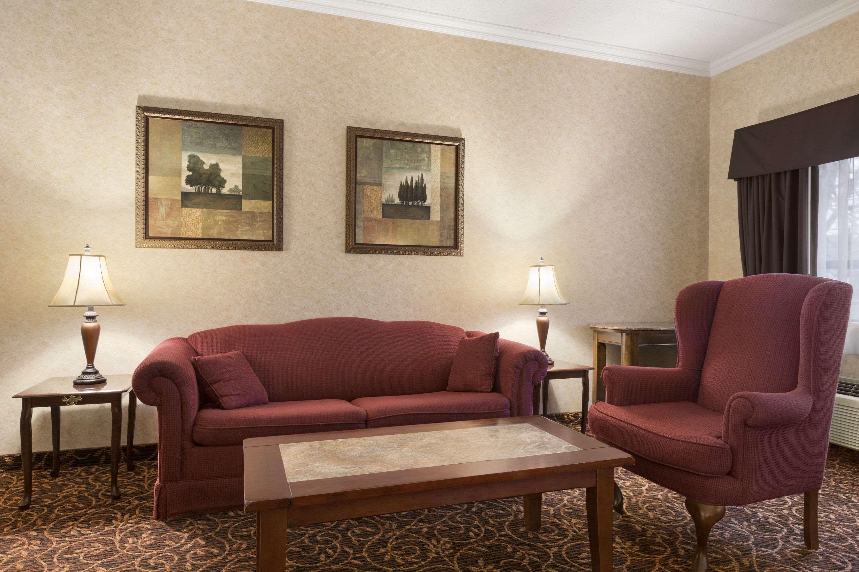 Days Inn By Wyndham Toronto East Lakeview Bagian luar foto