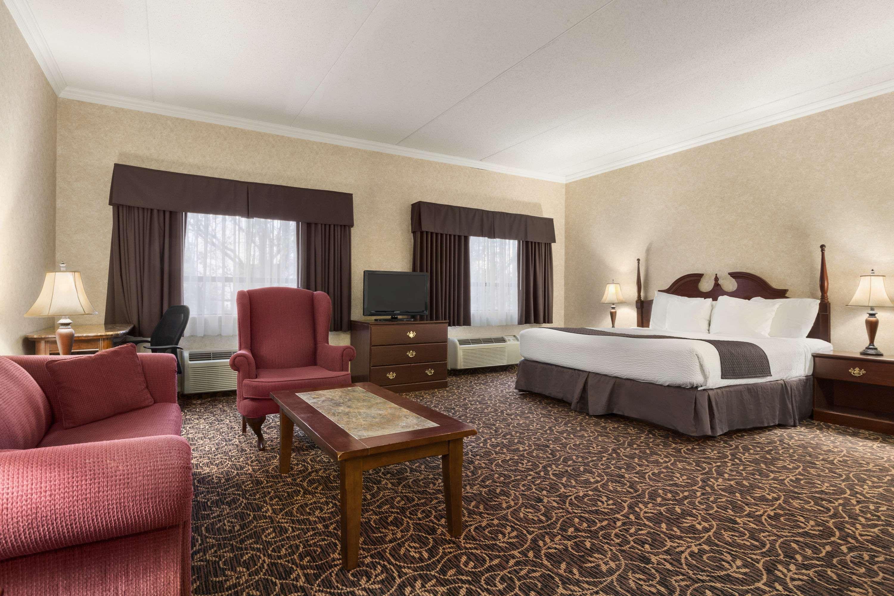 Days Inn By Wyndham Toronto East Lakeview Bagian luar foto