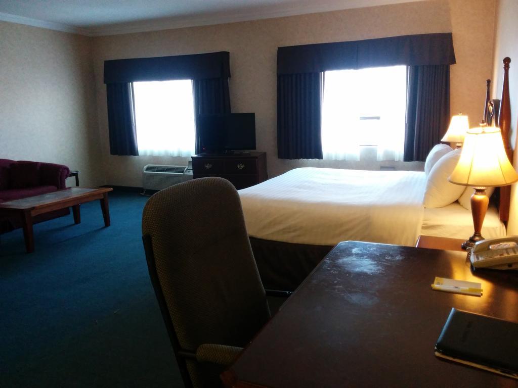 Days Inn By Wyndham Toronto East Lakeview Bagian luar foto