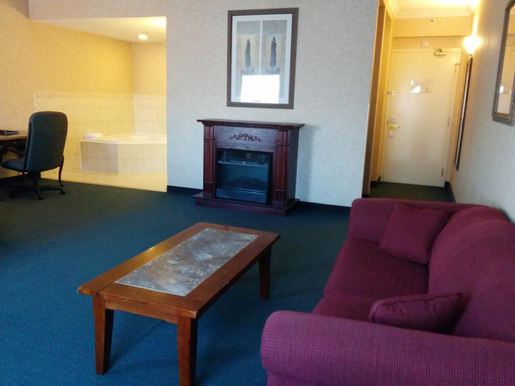 Days Inn By Wyndham Toronto East Lakeview Bagian luar foto