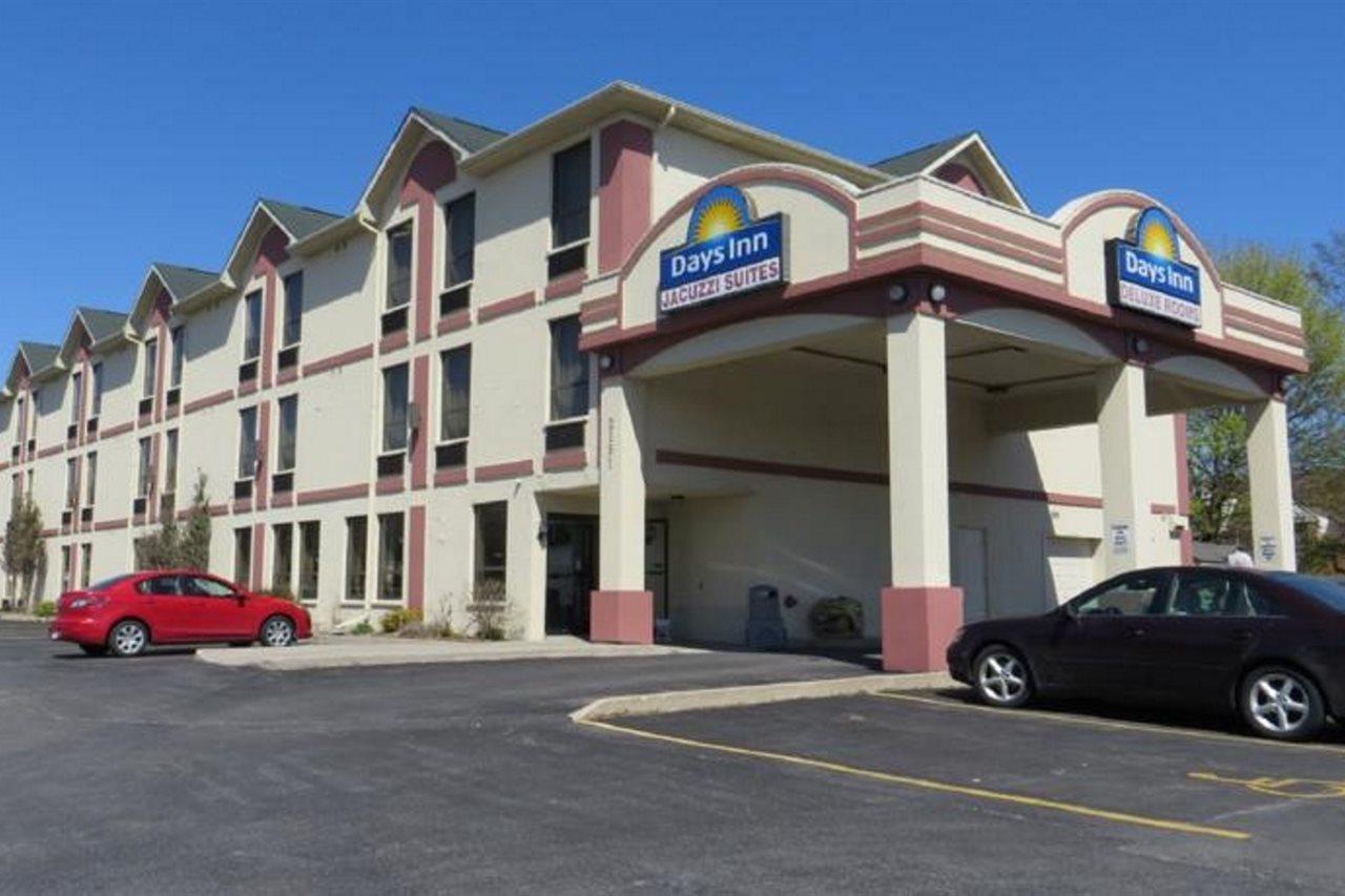 Days Inn By Wyndham Toronto East Lakeview Bagian luar foto