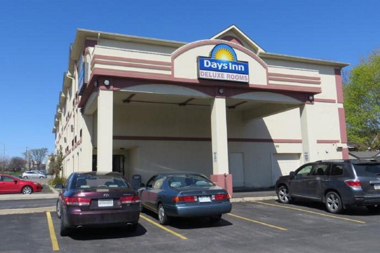 Days Inn By Wyndham Toronto East Lakeview Bagian luar foto